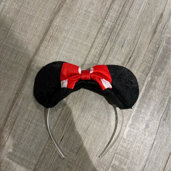 Minnie Mouse costume (Size 4-6x) and Minnie Mouse shoes size 12 - Picture 4 of 5